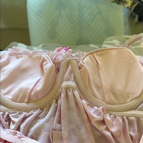 Pretty floral pink vintage VS lacy slip Y2K Fembot Ruffle Chemise - Picture 4 of 5